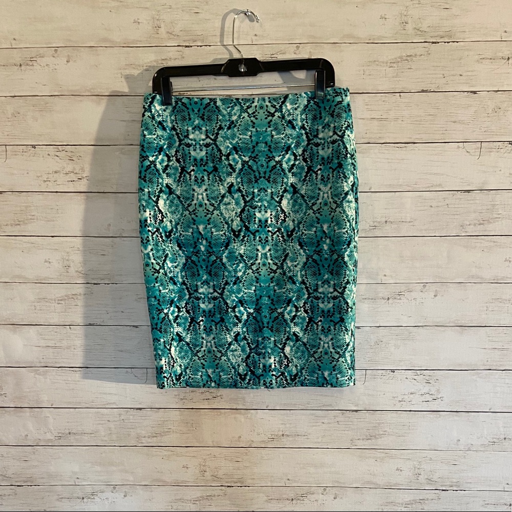 Liz Claiborne Teal Reptile Design Pencil Skirt